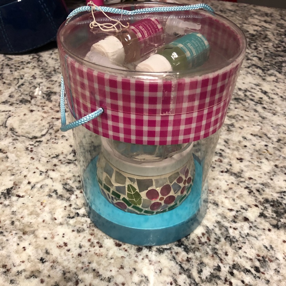 NEW Fragrance Oil Burner with 2 Oils